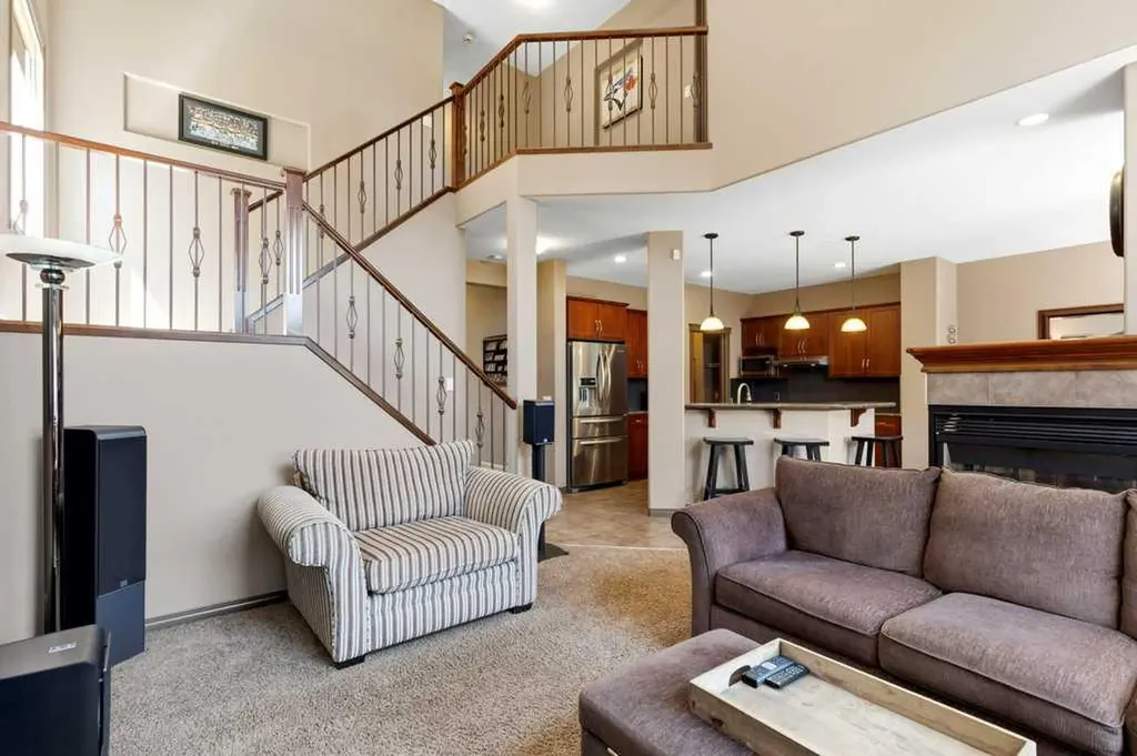 23 Aspen Stone Crescent SW Calgary AB T3H 5Y8