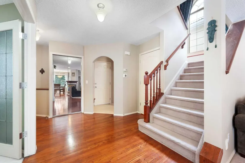 69 Hampstead Gardens NW Calgary AB T3A 5Y5