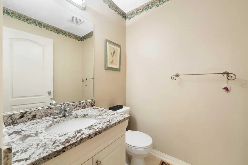 69 Hampstead Gardens NW Calgary AB T3A 5Y5