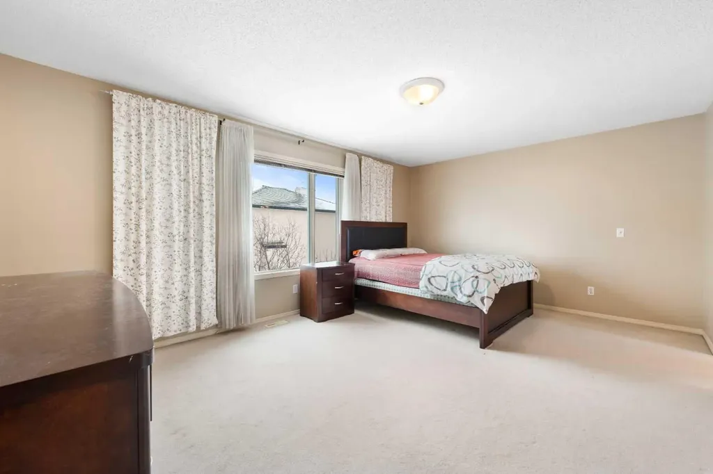 69 Hampstead Gardens NW Calgary AB T3A 5Y5