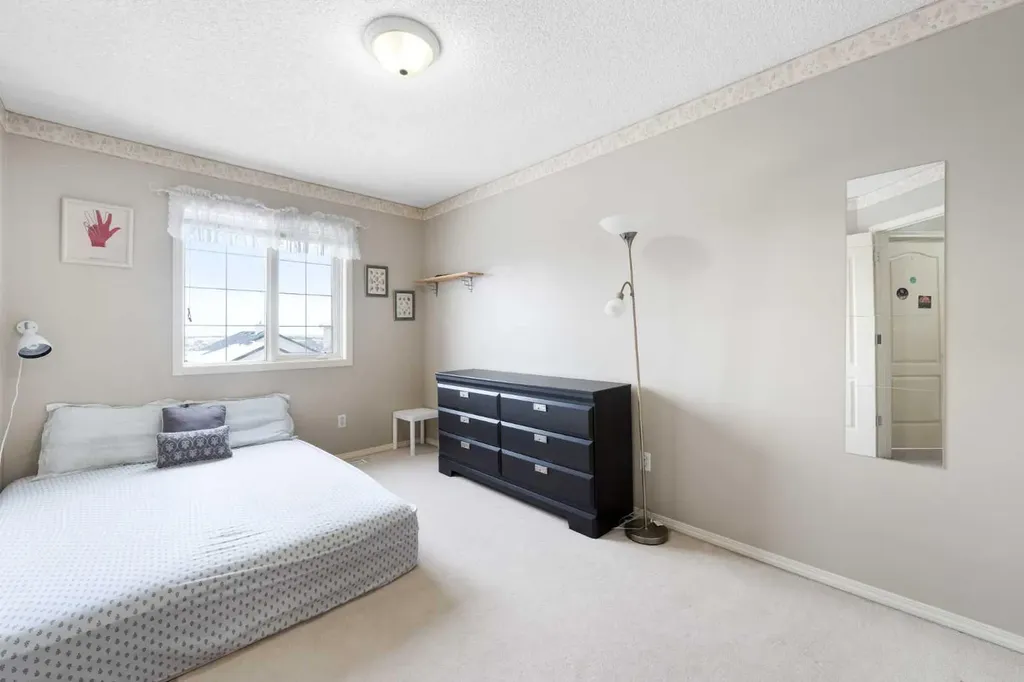 69 Hampstead Gardens NW Calgary AB T3A 5Y5