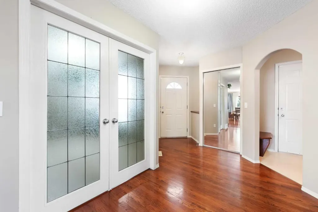 69 Hampstead Gardens NW Calgary AB T3A 5Y5