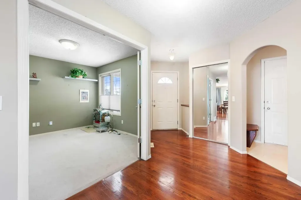 69 Hampstead Gardens NW Calgary AB T3A 5Y5