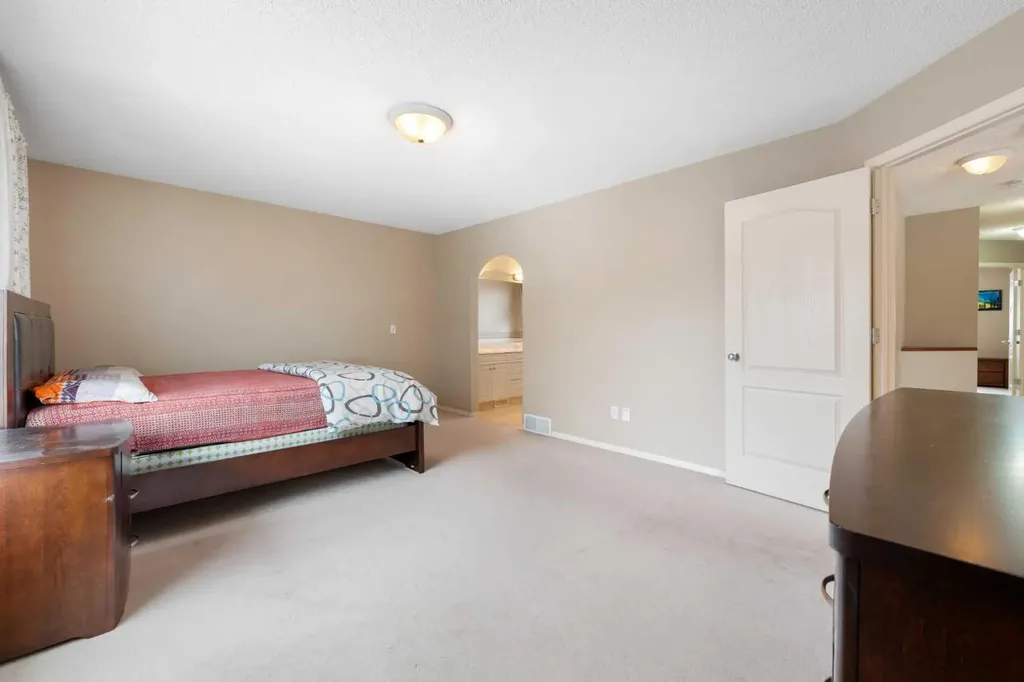 69 Hampstead Gardens NW Calgary AB T3A 5Y5