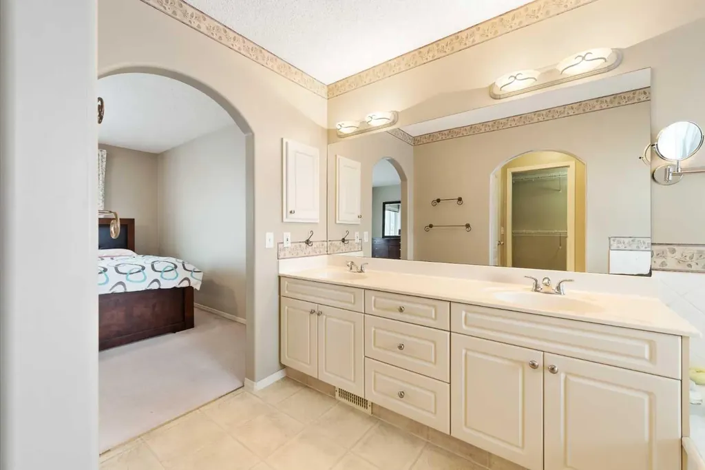 69 Hampstead Gardens NW Calgary AB T3A 5Y5