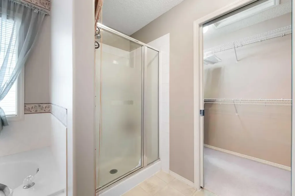 69 Hampstead Gardens NW Calgary AB T3A 5Y5