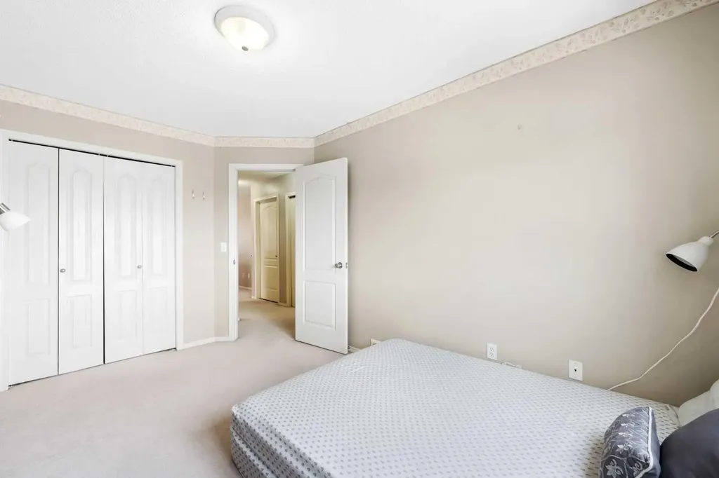 69 Hampstead Gardens NW Calgary AB T3A 5Y5