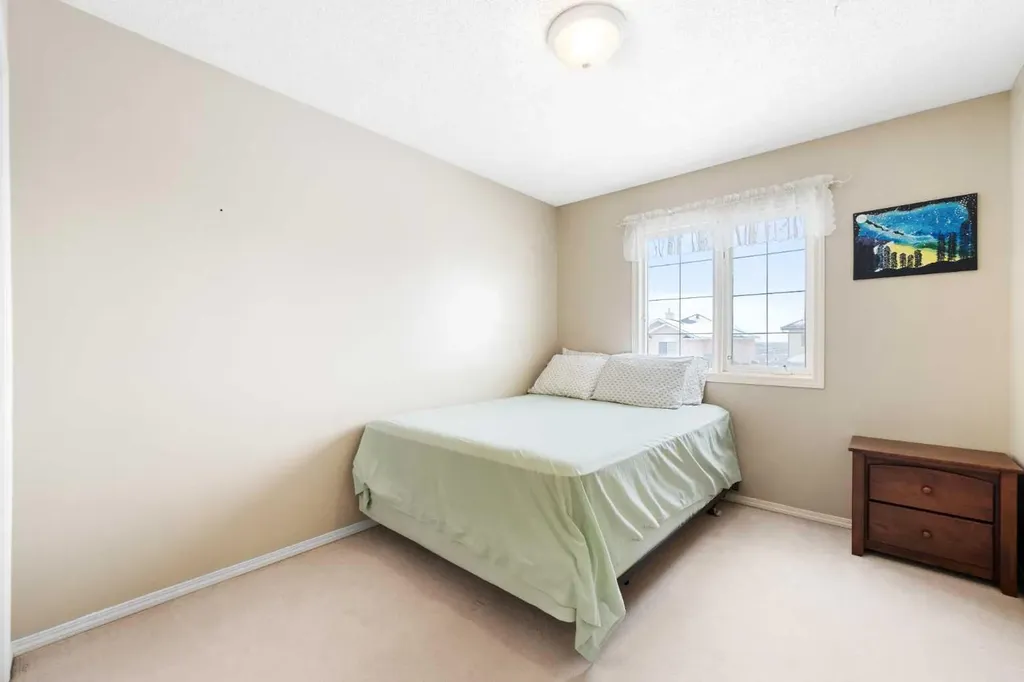 69 Hampstead Gardens NW Calgary AB T3A 5Y5