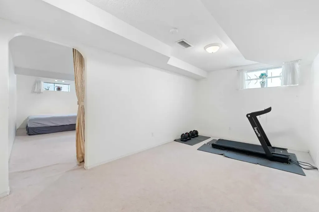 69 Hampstead Gardens NW Calgary AB T3A 5Y5