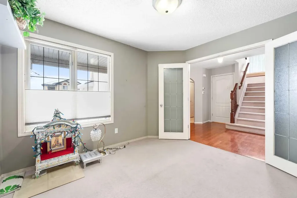 69 Hampstead Gardens NW Calgary AB T3A 5Y5