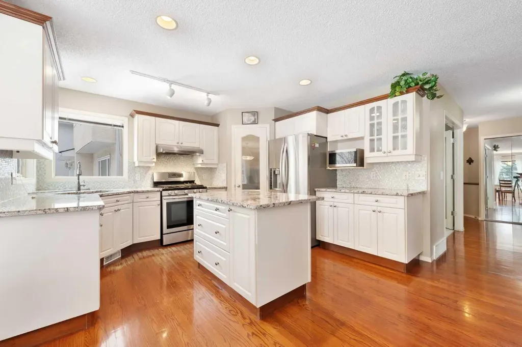 69 Hampstead Gardens NW Calgary AB T3A 5Y5