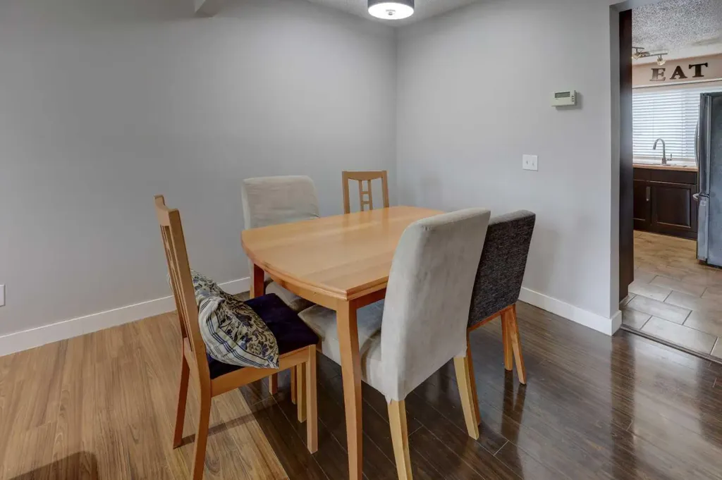 40 Georgian Villas NE Calgary AB T2A 7C4