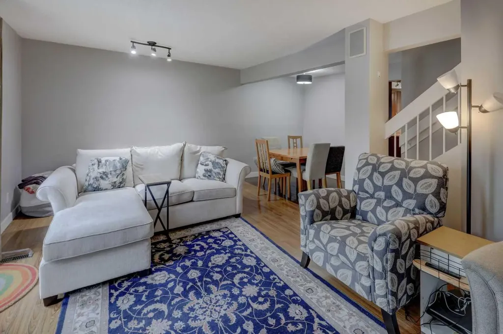 40 Georgian Villas NE Calgary AB T2A 7C4