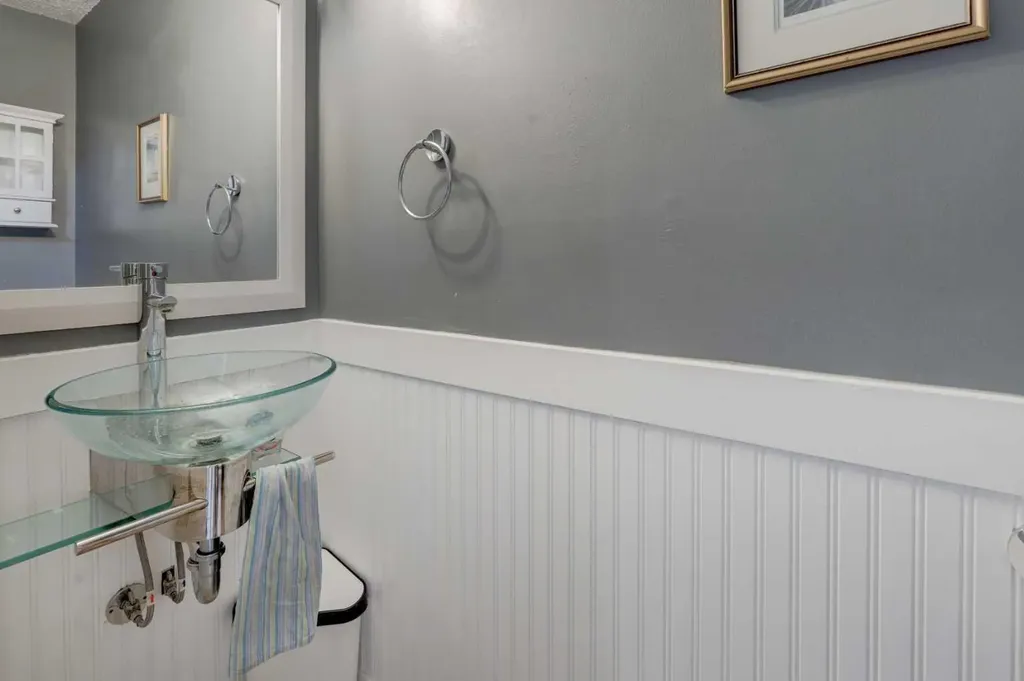 40 Georgian Villas NE Calgary AB T2A 7C4