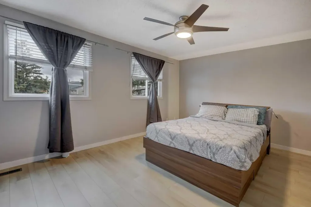 40 Georgian Villas NE Calgary AB T2A 7C4