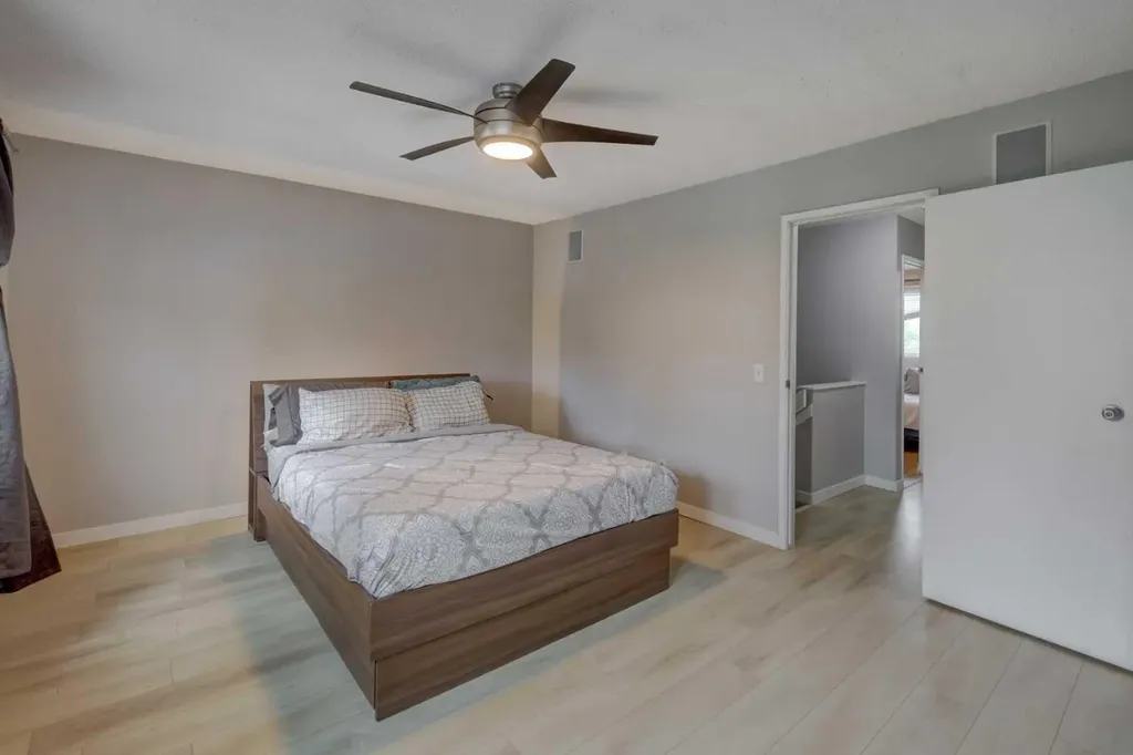 40 Georgian Villas NE Calgary AB T2A 7C4