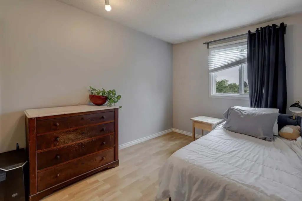 40 Georgian Villas NE Calgary AB T2A 7C4