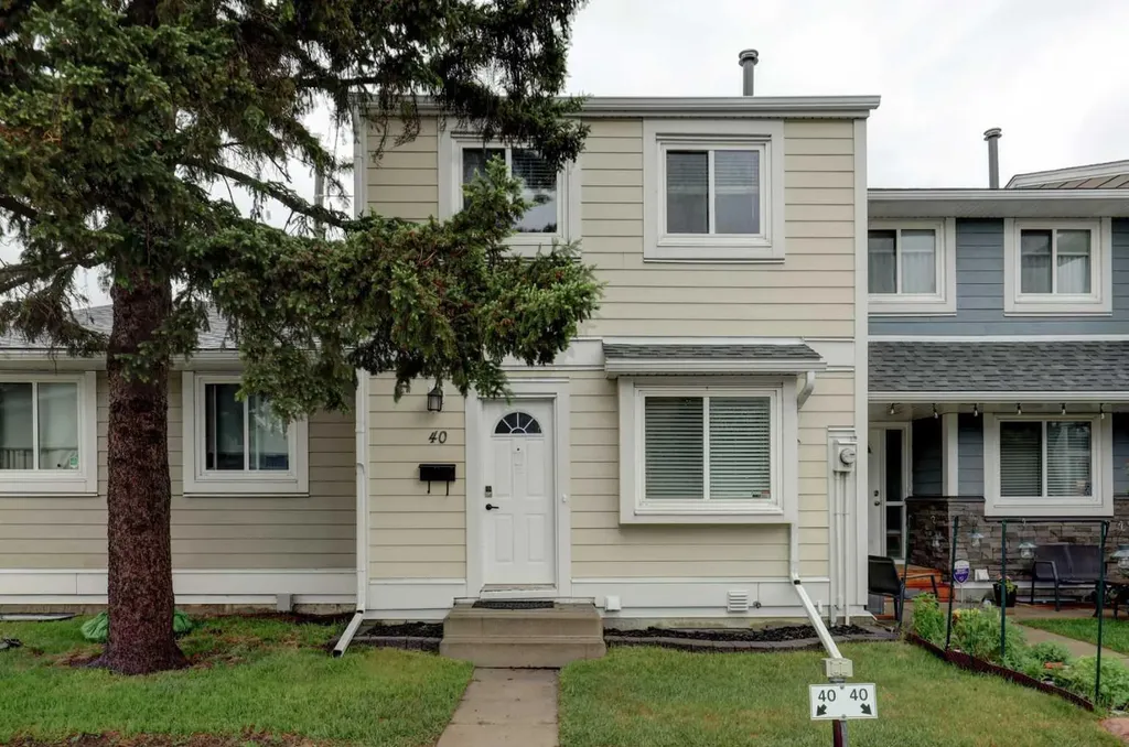 40 Georgian Villas NE Calgary AB T2A 7C4