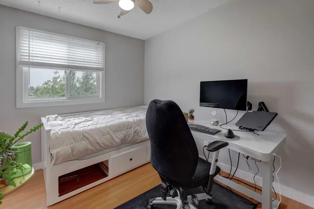 40 Georgian Villas NE Calgary AB T2A 7C4