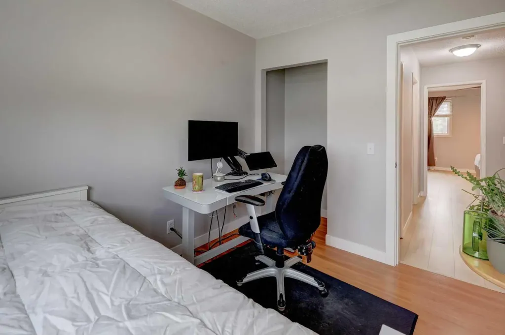40 Georgian Villas NE Calgary AB T2A 7C4