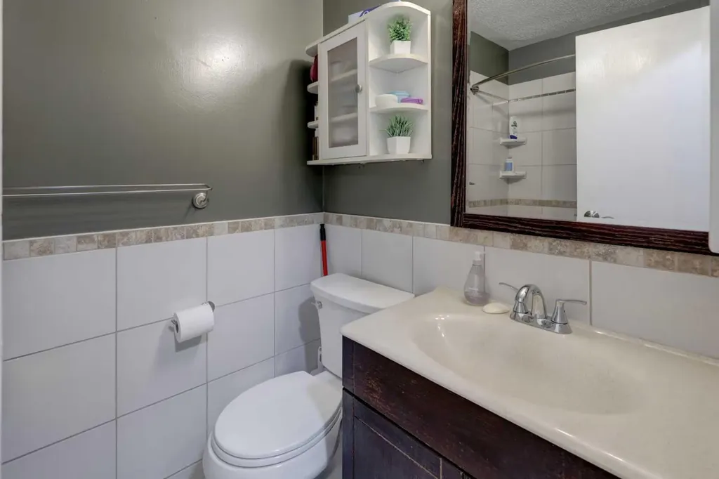 40 Georgian Villas NE Calgary AB T2A 7C4