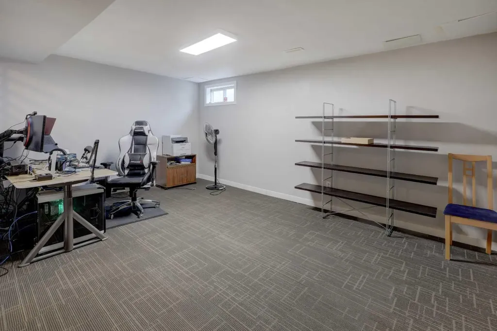 40 Georgian Villas NE Calgary AB T2A 7C4