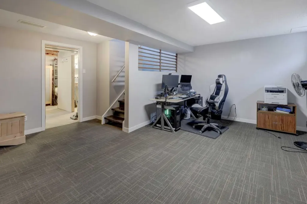 40 Georgian Villas NE Calgary AB T2A 7C4