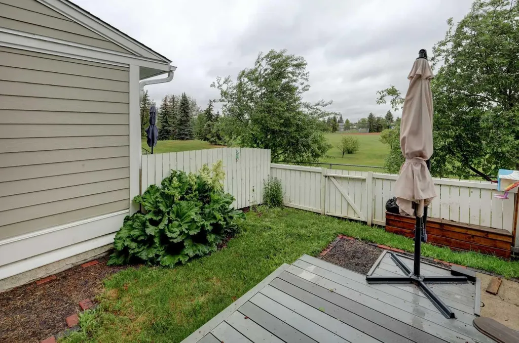 40 Georgian Villas NE Calgary AB T2A 7C4
