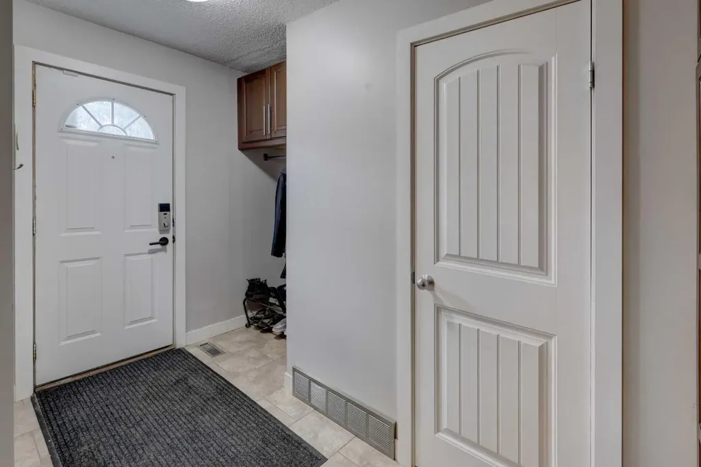 40 Georgian Villas NE Calgary AB T2A 7C4