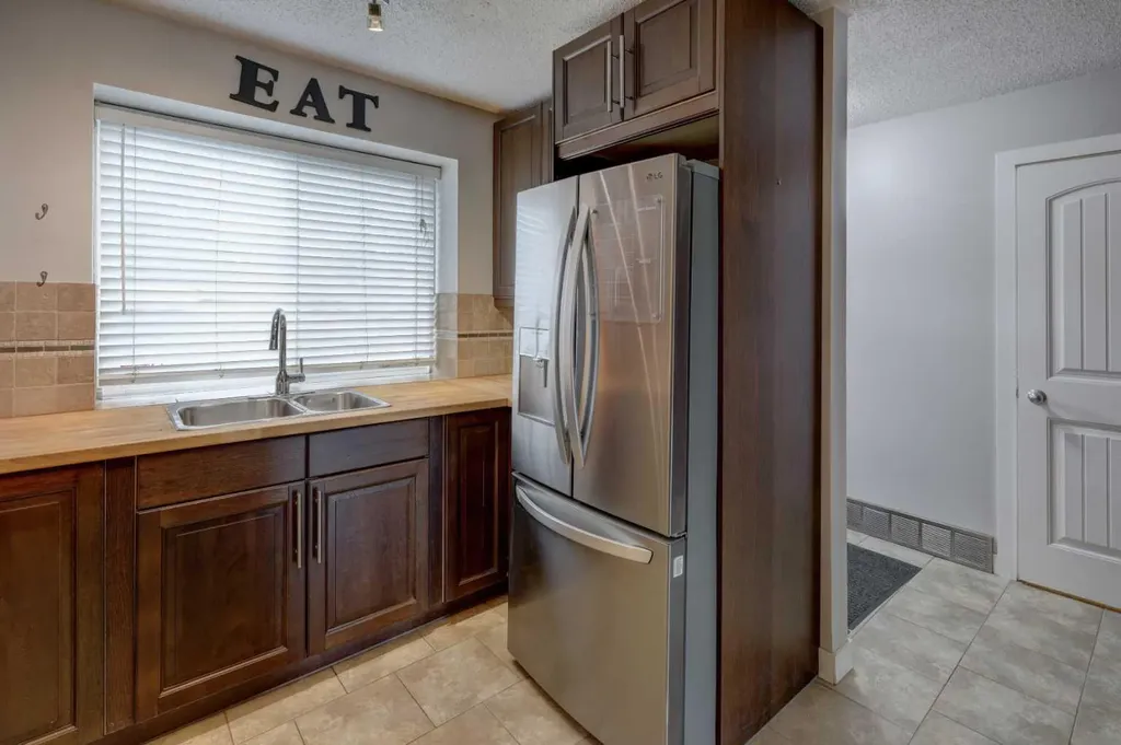 40 Georgian Villas NE Calgary AB T2A 7C4