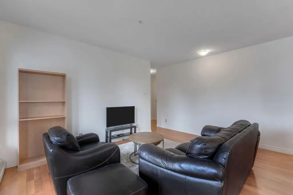 3111 34 Avenue NW Calgary AB T2L 0Y2