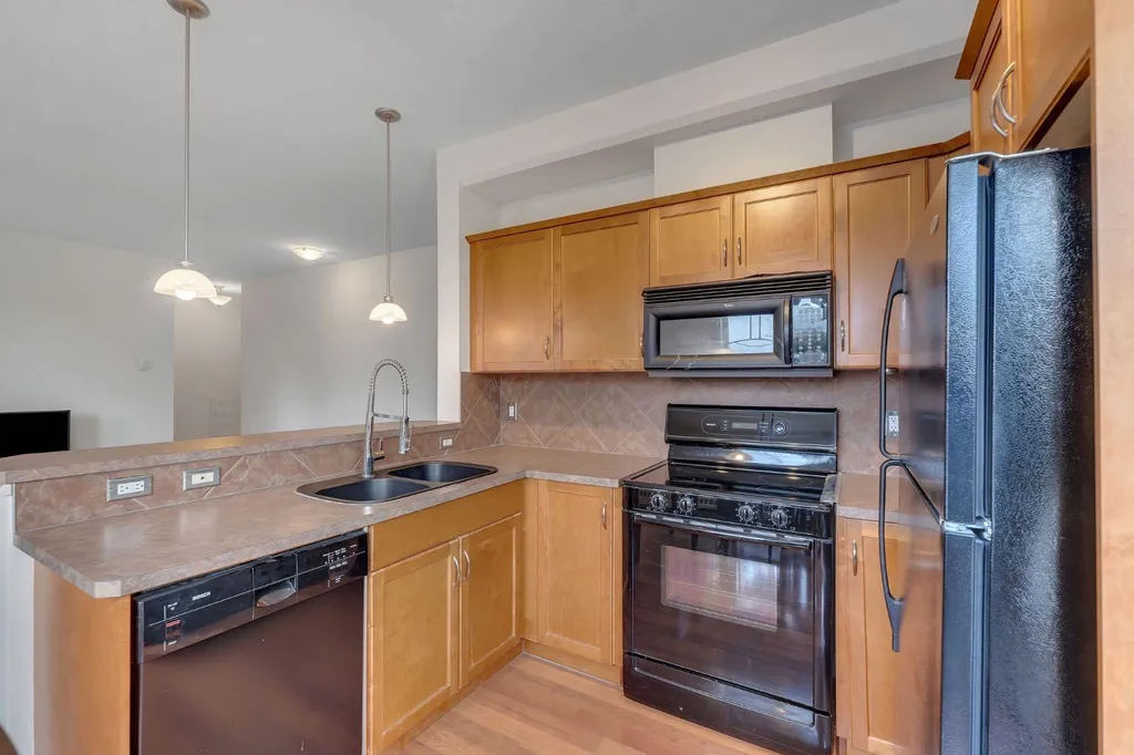 3111 34 Avenue NW Calgary AB T2L 0Y2