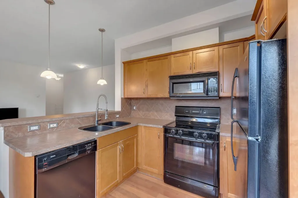 3111 34 Avenue NW Calgary AB T2L 0Y2