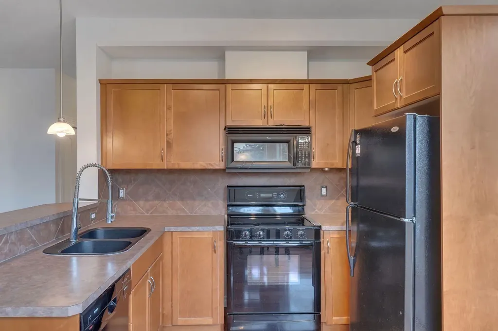 3111 34 Avenue NW Calgary AB T2L 0Y2