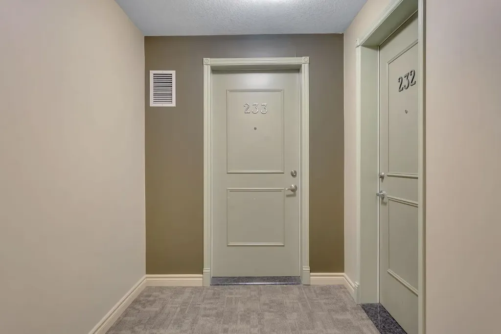 3111 34 Avenue NW Calgary AB T2L 0Y2