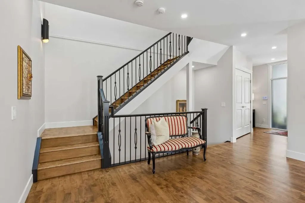 2641 21 Street SW Calgary AB T2T 5A9
