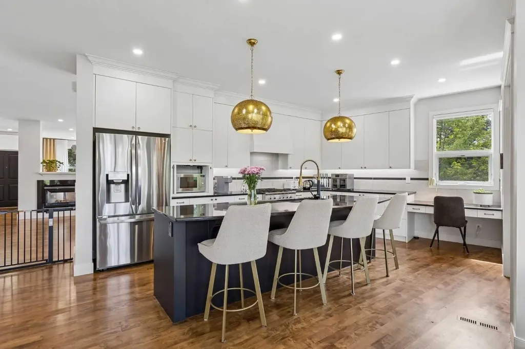 2641 21 Street SW Calgary AB T2T 5A9