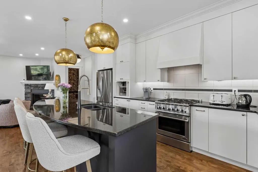 2641 21 Street SW Calgary AB T2T 5A9