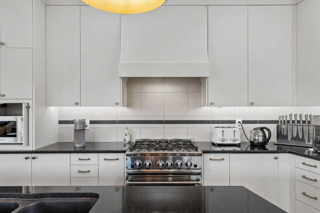 2641 21 Street SW Calgary AB T2T 5A9