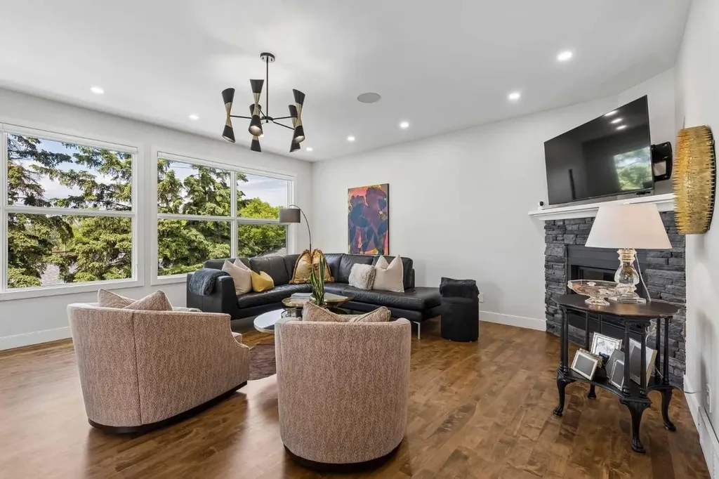 2641 21 Street SW Calgary AB T2T 5A9