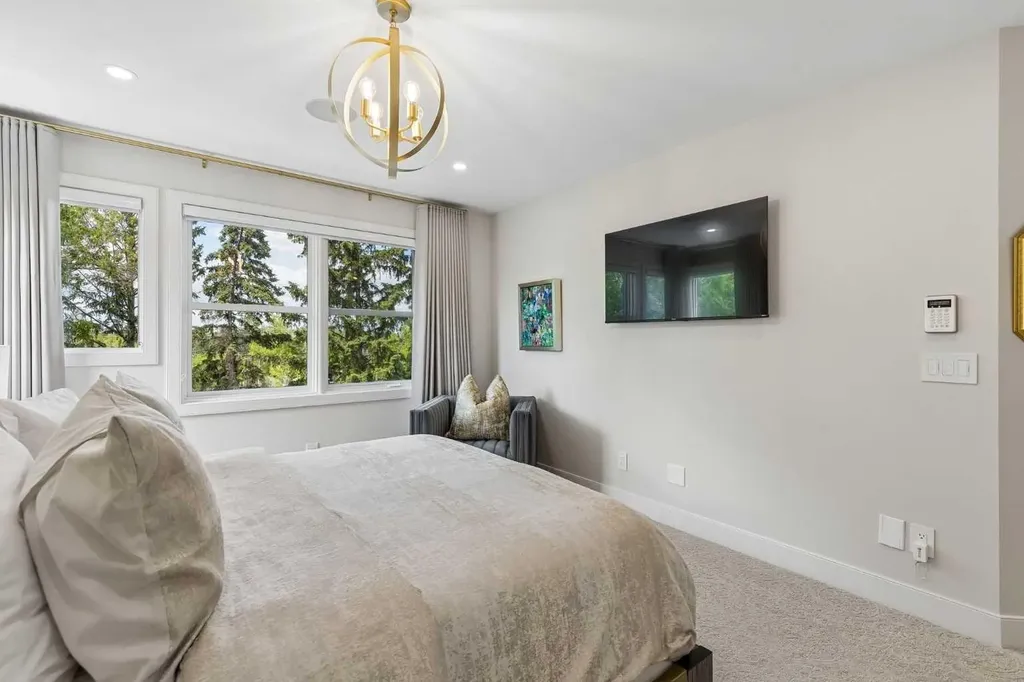 2641 21 Street SW Calgary AB T2T 5A9