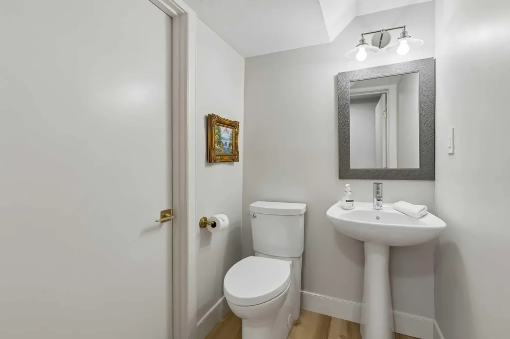 2641 21 Street SW Calgary AB T2T 5A9