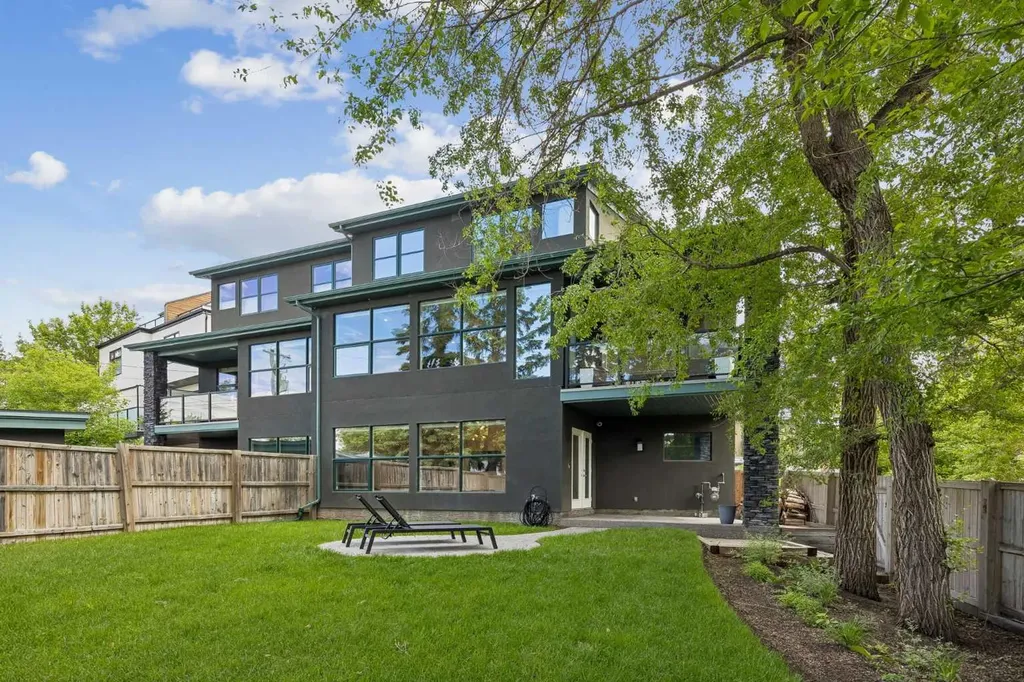 2641 21 Street SW Calgary AB T2T 5A9