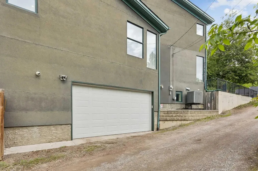 2641 21 Street SW Calgary AB T2T 5A9
