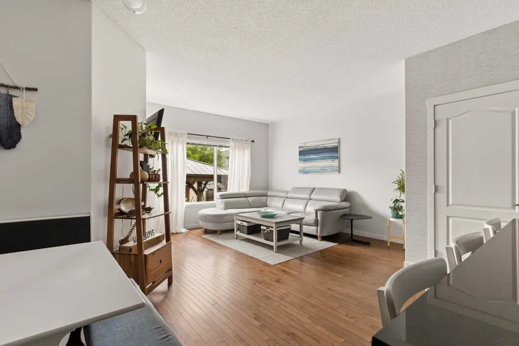 74 Autumn Crescent SE Calgary AB T3M 0P5