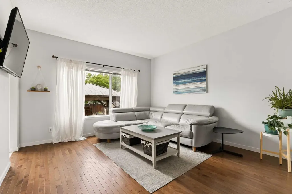 74 Autumn Crescent SE Calgary AB T3M 0P5