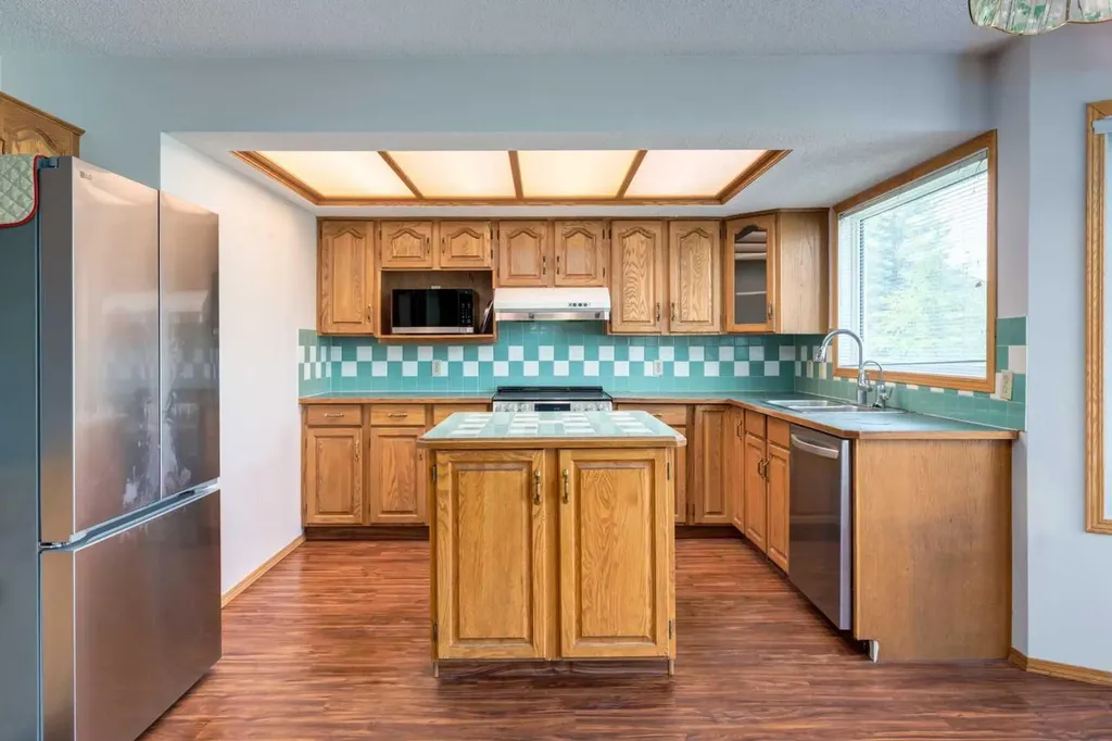 183 Edgevalley Circle NW Calgary AB T3A 4X8