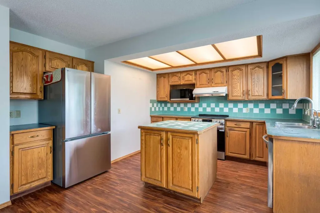 183 Edgevalley Circle NW Calgary AB T3A 4X8
