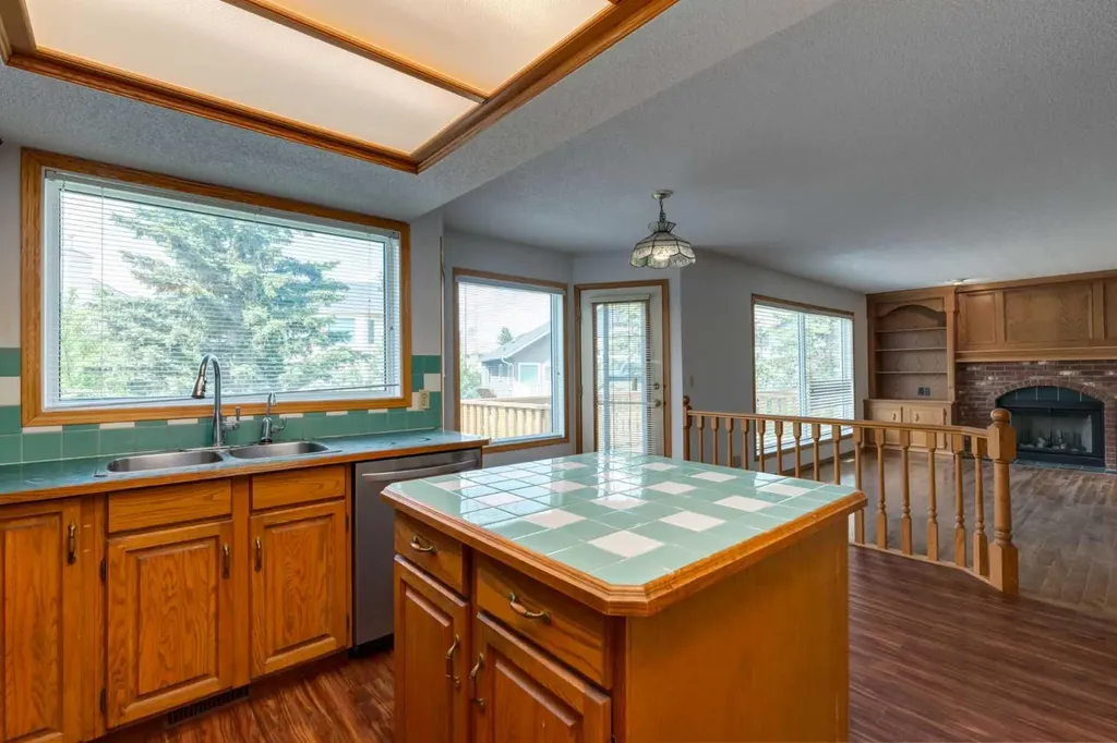 183 Edgevalley Circle NW Calgary AB T3A 4X8