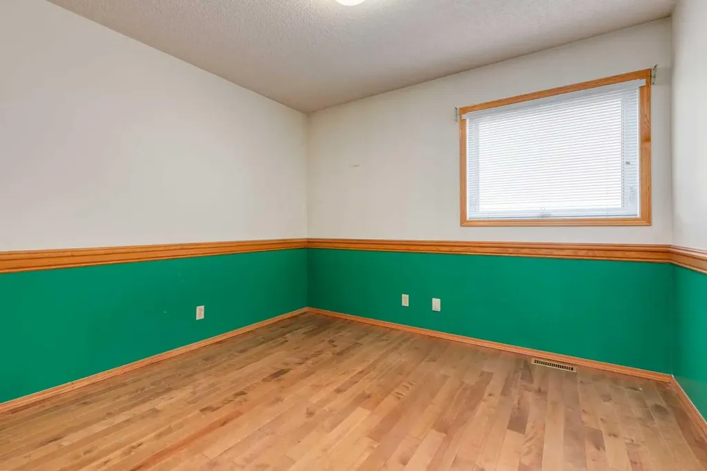 183 Edgevalley Circle NW Calgary AB T3A 4X8
